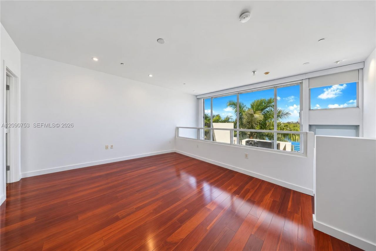 187/4 N Shore Dr , Unit 4, Miami Beach, FL 33141 Photo