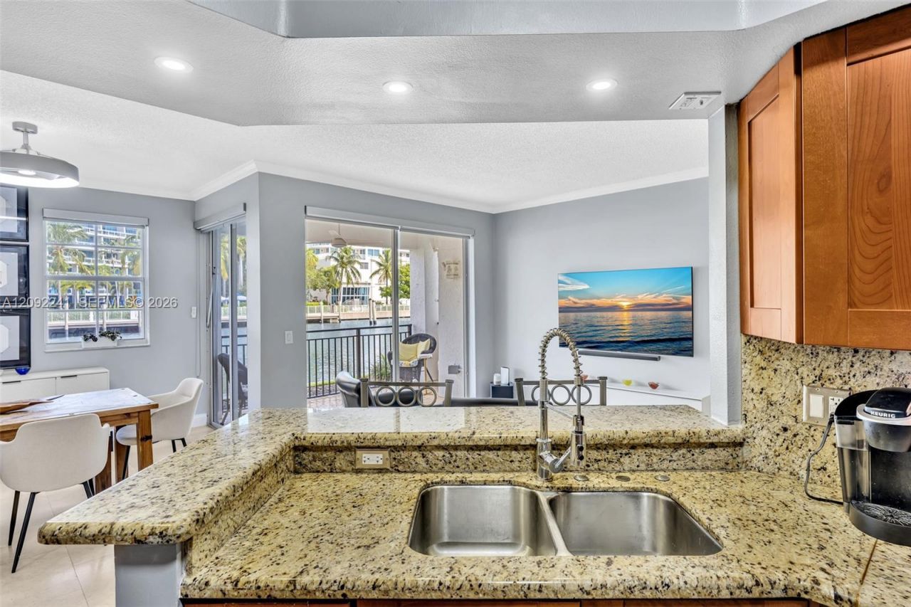 3125 NE 184th St, Unit 1102, Aventura, FL 33160 Photo