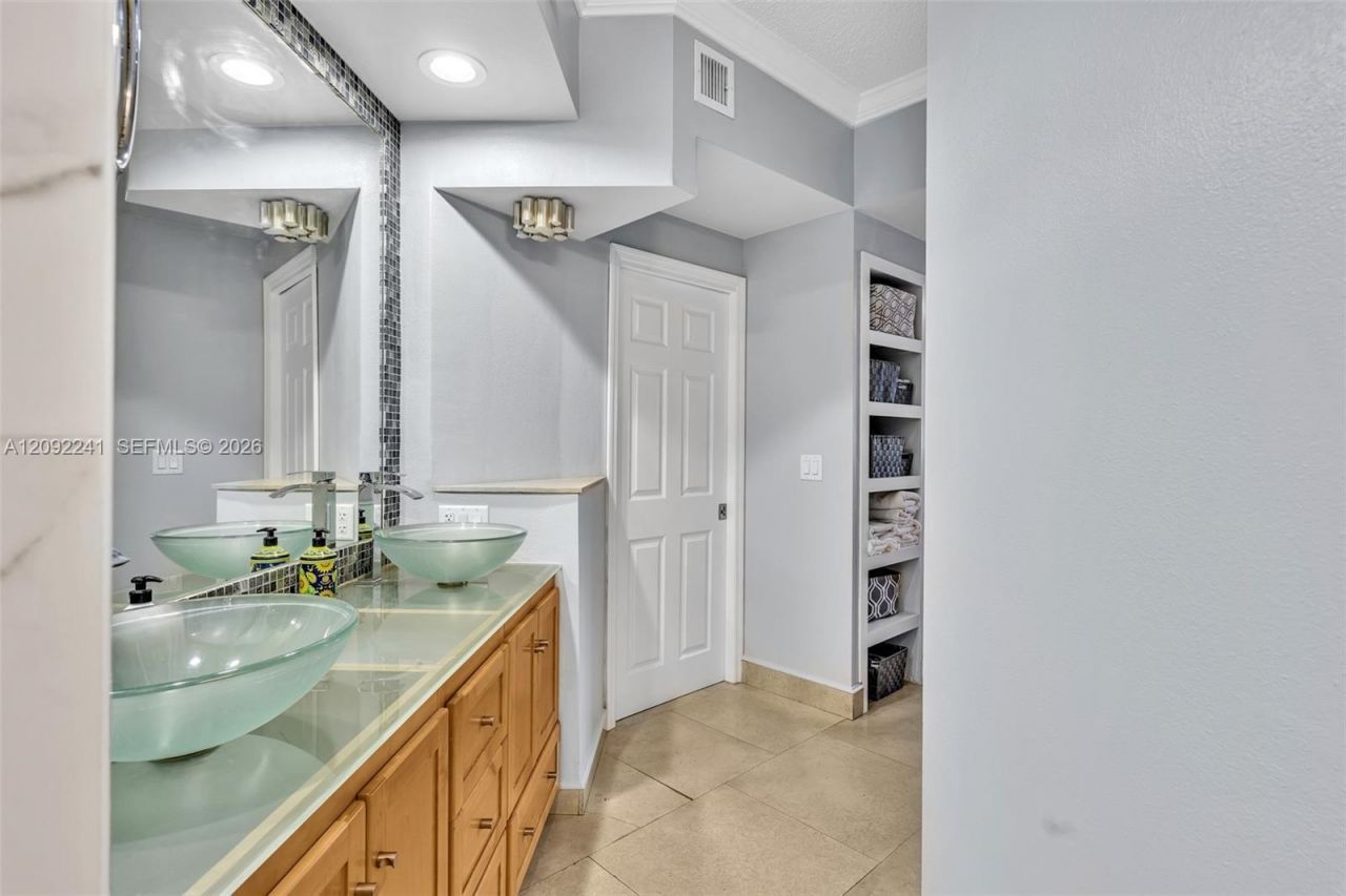 3125 NE 184th St, Unit 1102, Aventura, FL 33160 Photo