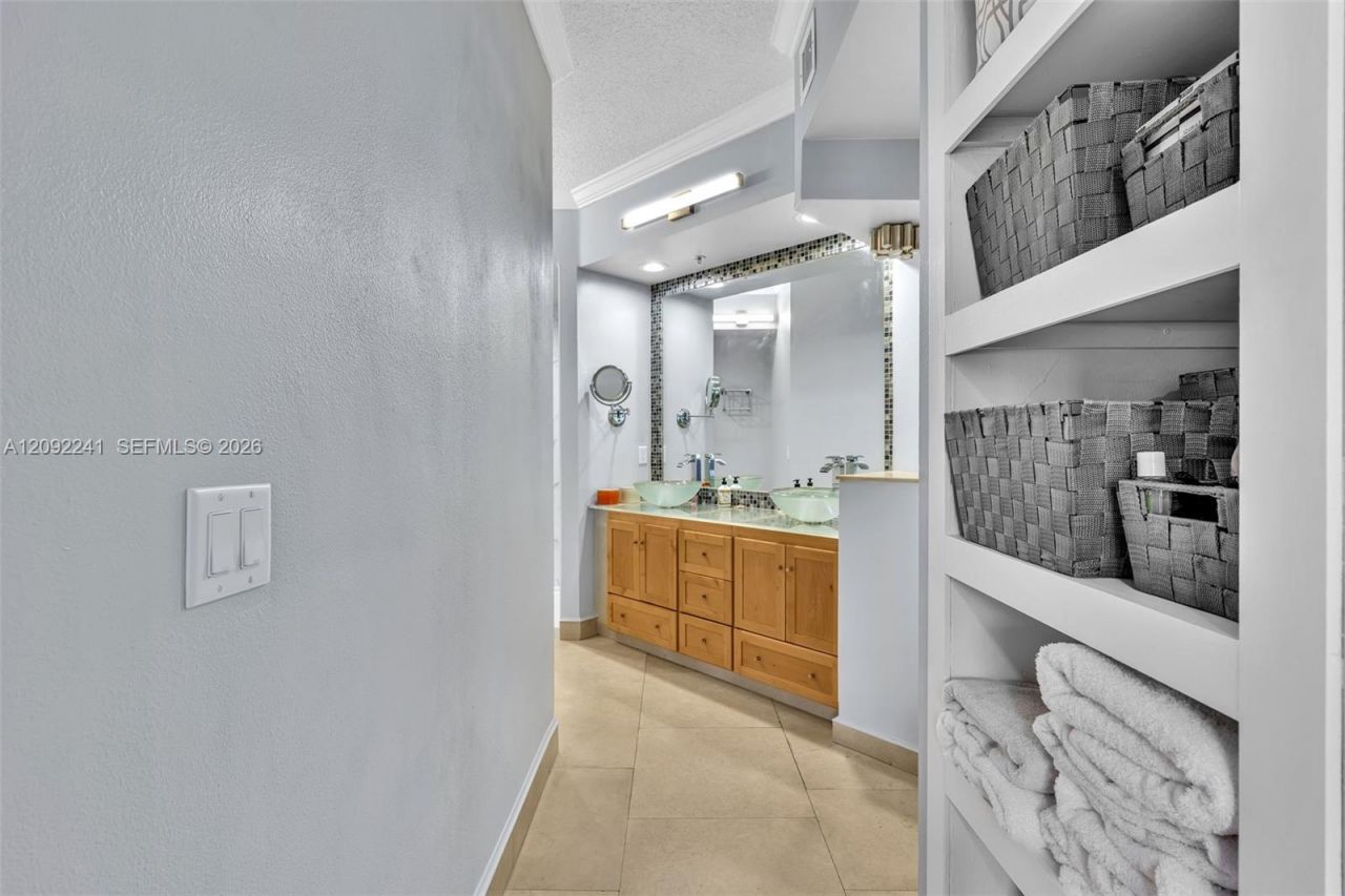 3125 NE 184th St, Unit 1102, Aventura, FL 33160 Photo
