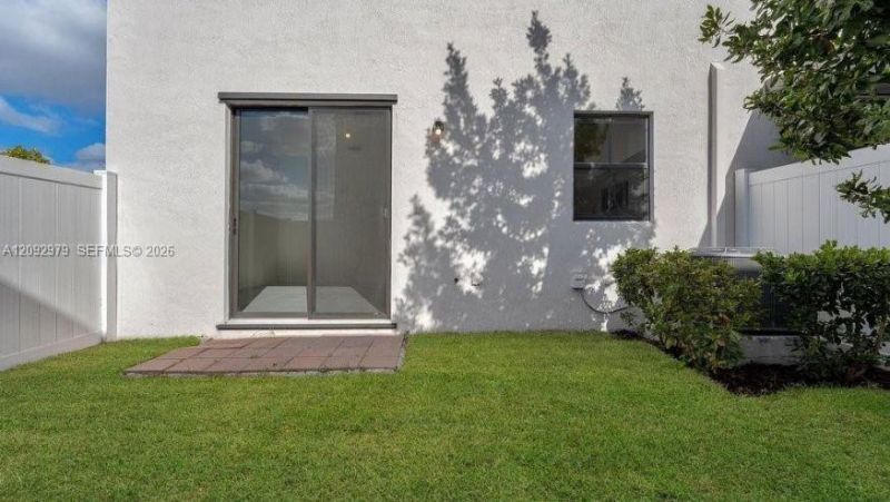 11068 W 33rd Ct , Unit 11068, Hialeah, FL 33018 Photo
