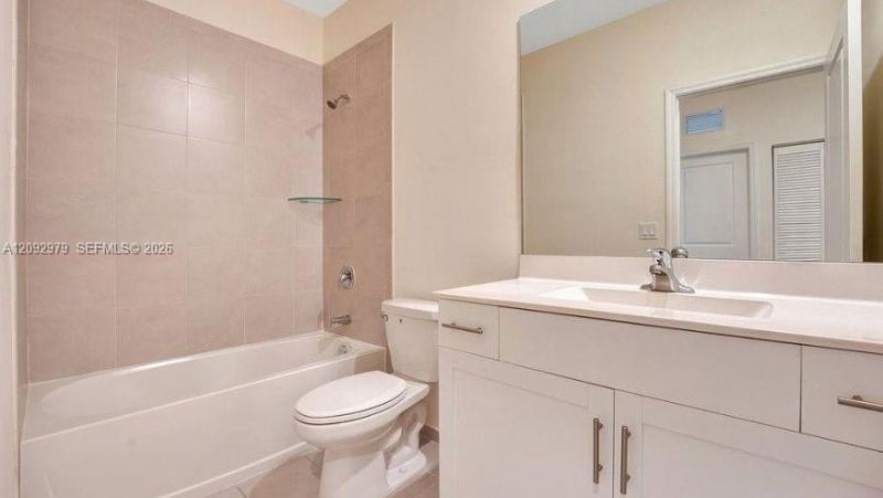 11068 W 33rd Ct , Unit 11068, Hialeah, FL 33018 Photo