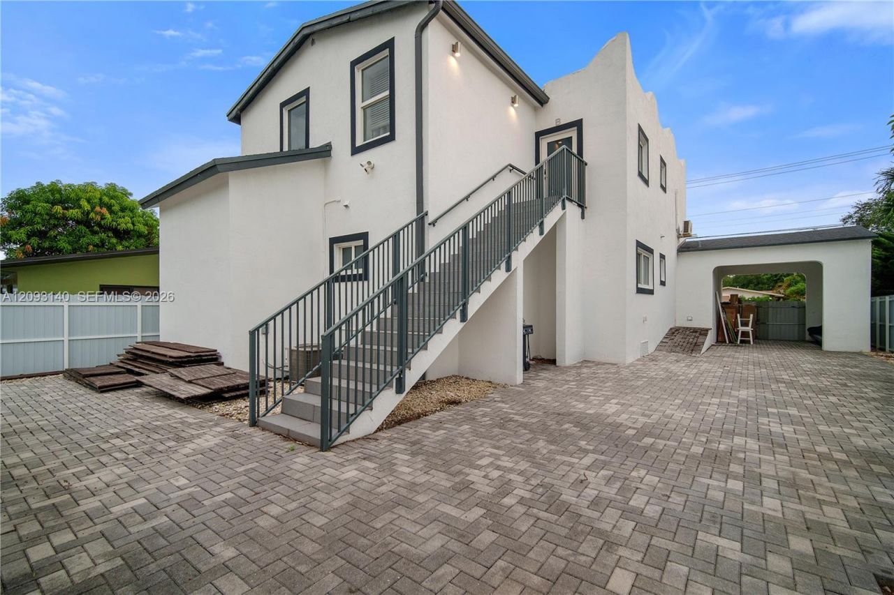 836 NW 33rd Ave , Miami, FL 33125 Photo