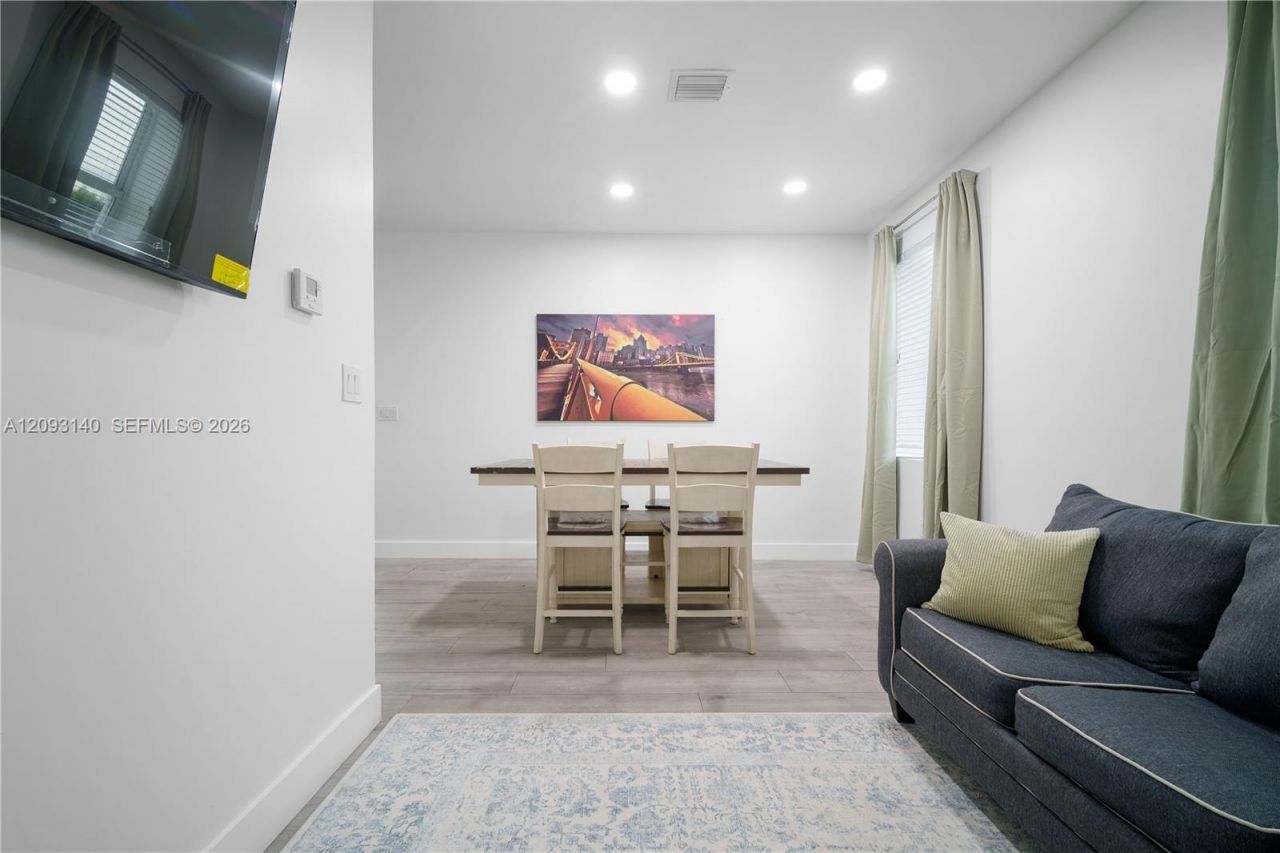836 NW 33rd Ave , Miami, FL 33125 Photo