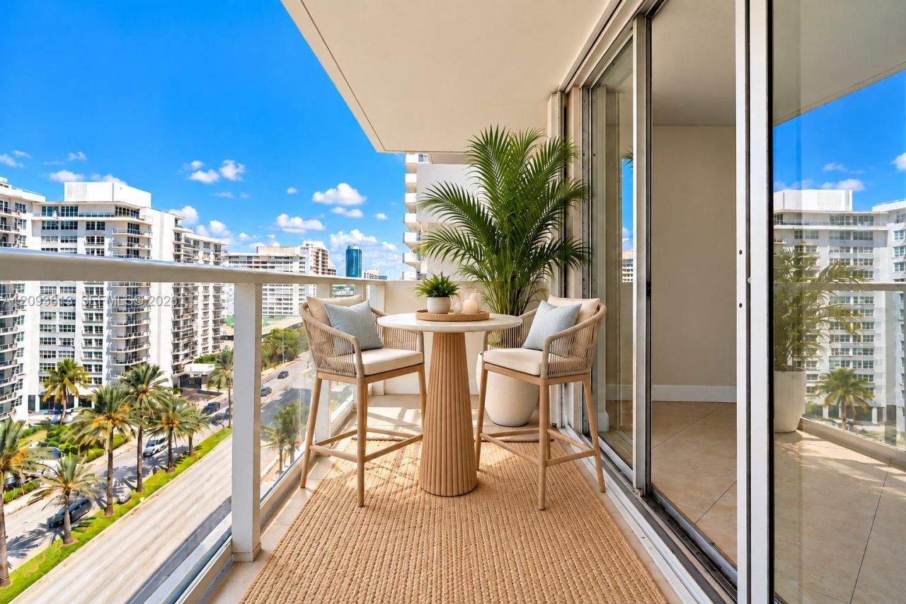 5701 Collins Ave , Unit 1007, Miami Beach, FL 33140 Photo