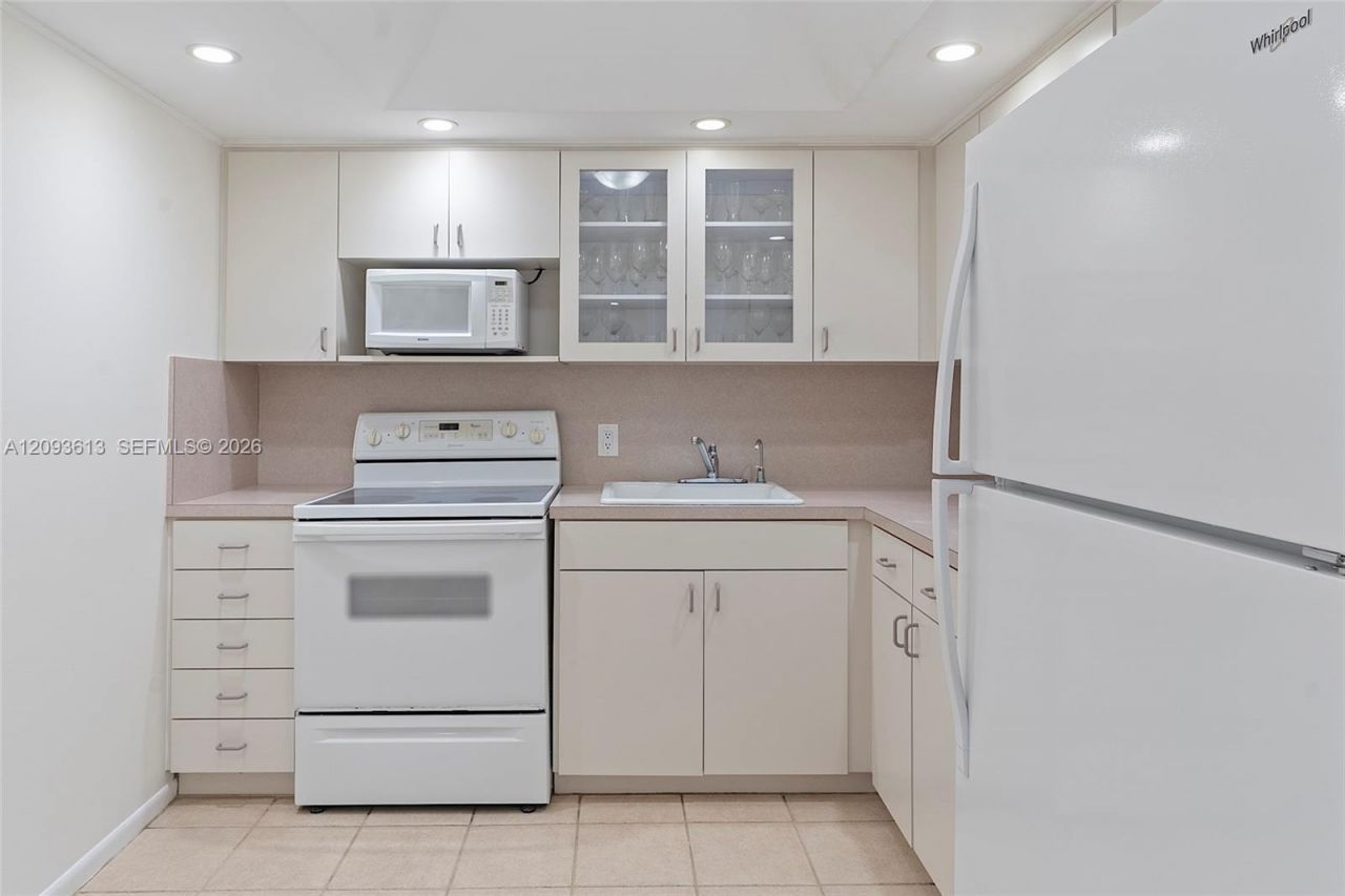 5701 Collins Ave , Unit 1007, Miami Beach, FL 33140 Photo