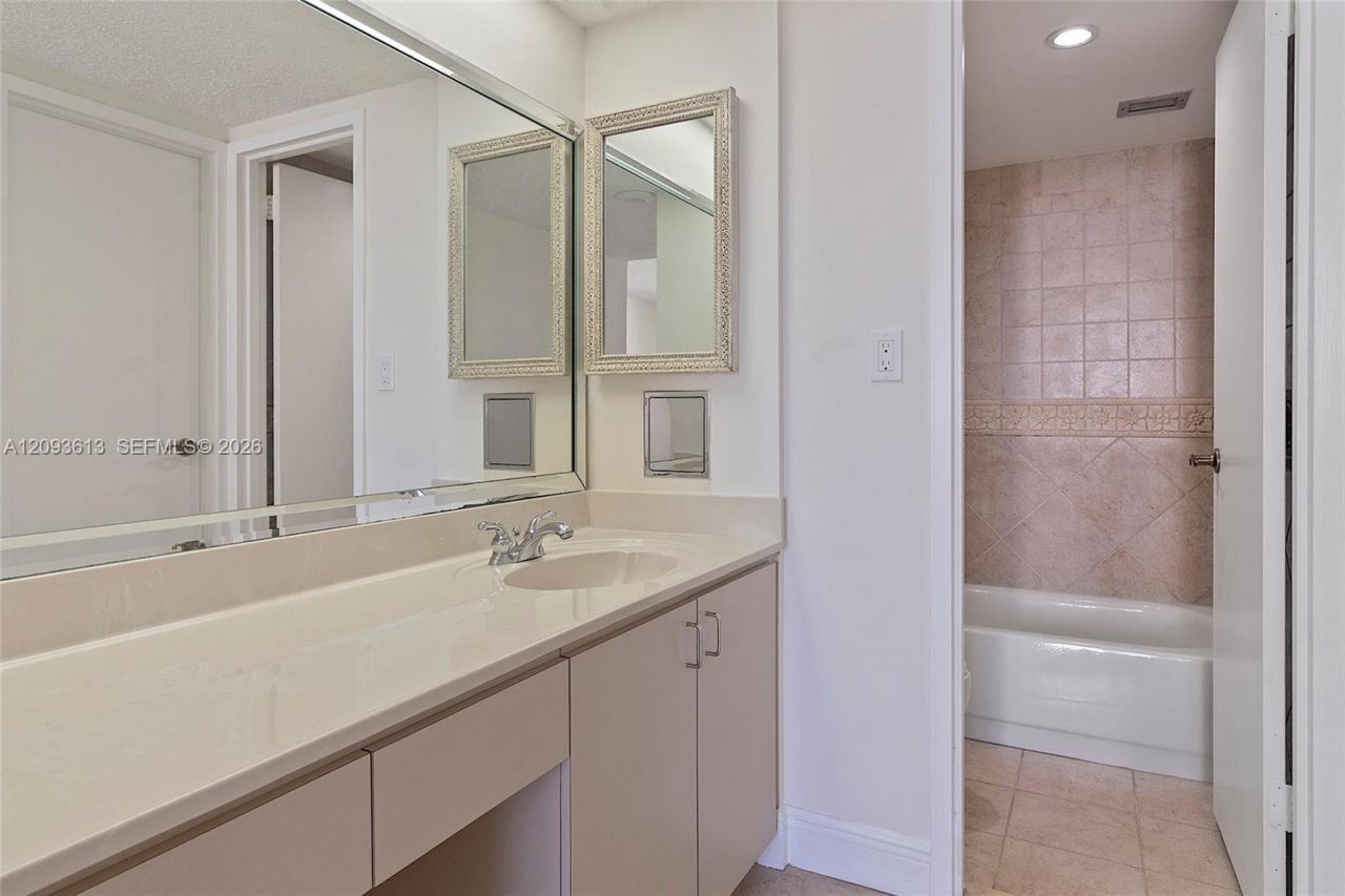 5701 Collins Ave , Unit 1007, Miami Beach, FL 33140 Photo