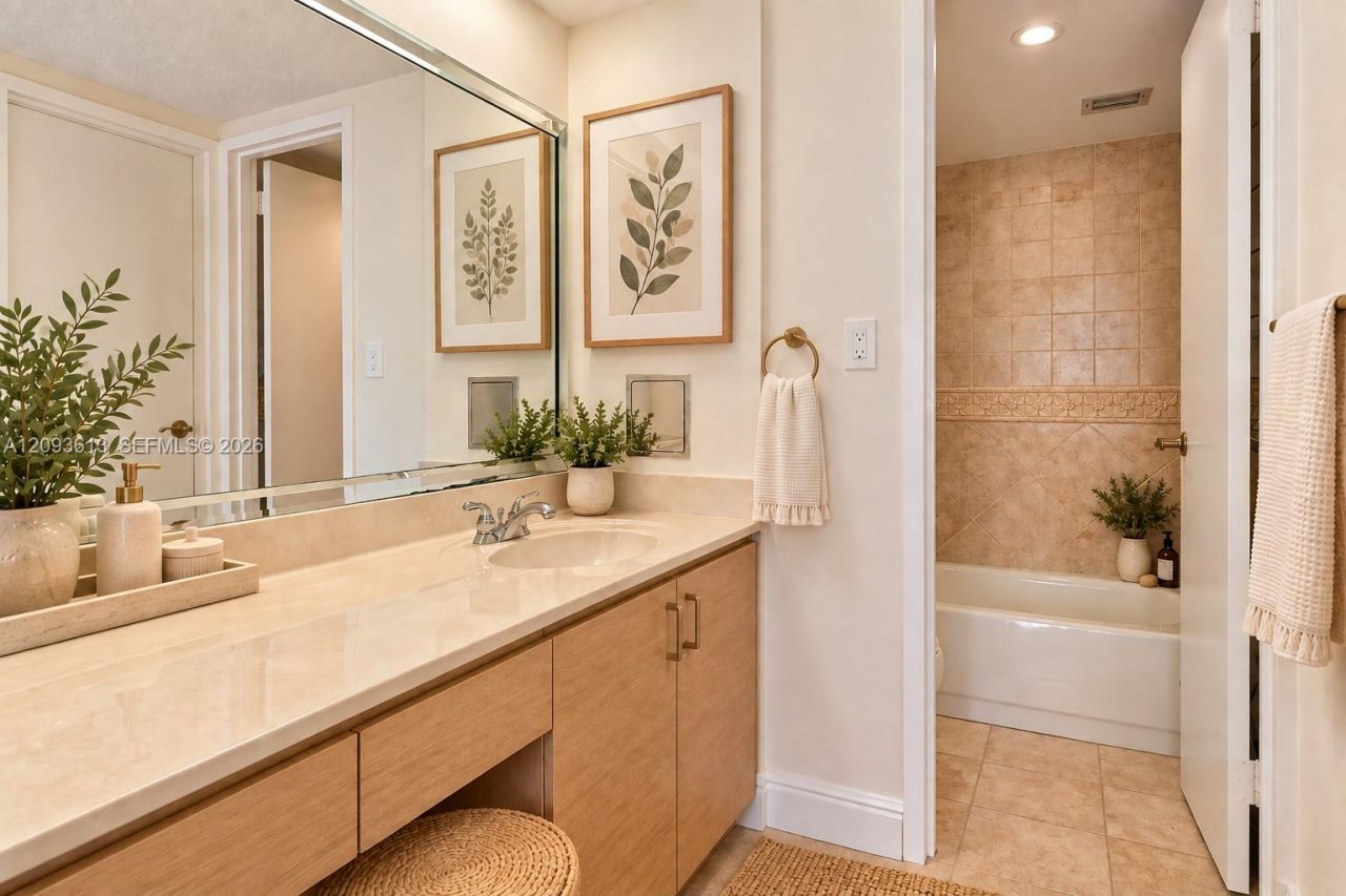 5701 Collins Ave , Unit 1007, Miami Beach, FL 33140 Photo