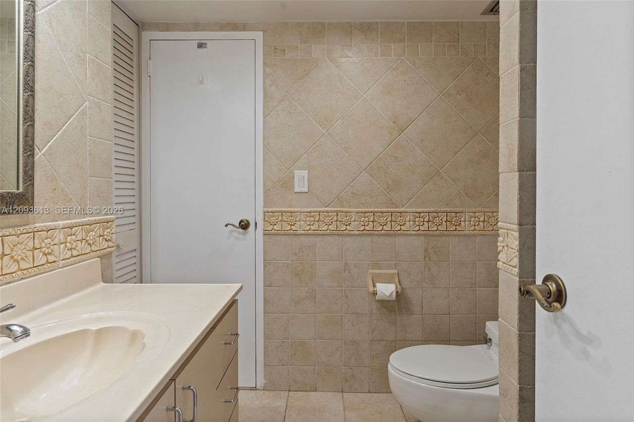 5701 Collins Ave , Unit 1007, Miami Beach, FL 33140 Photo