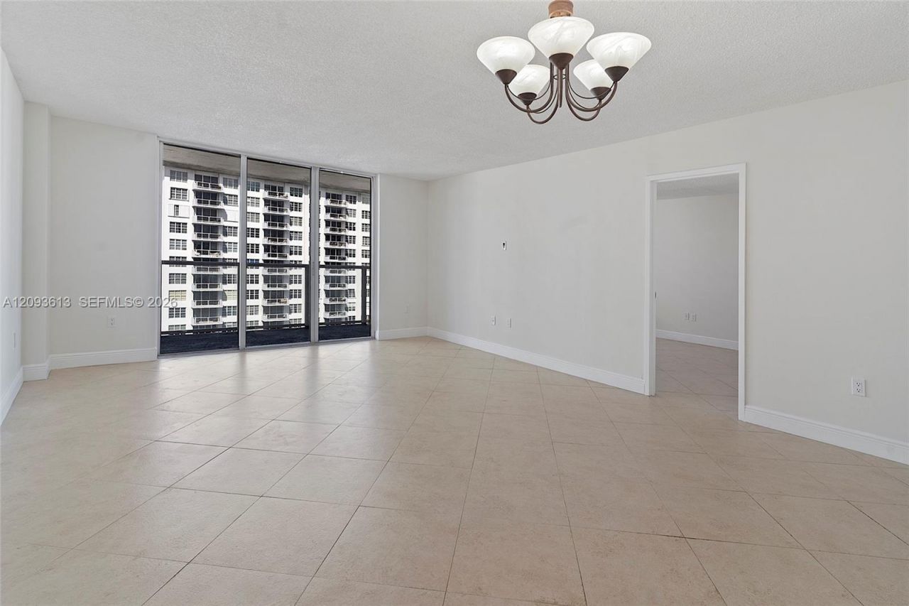 5701 Collins Ave , Unit 1007, Miami Beach, FL 33140 Photo