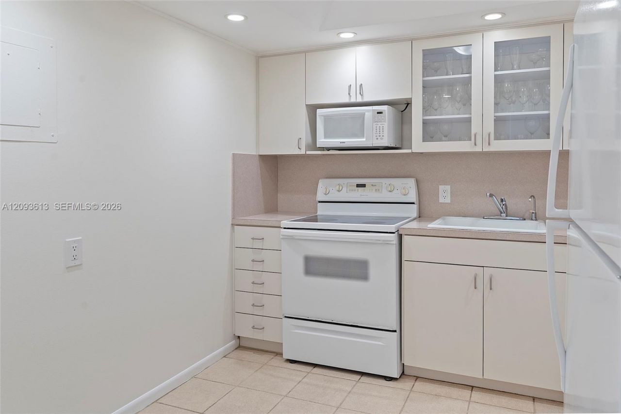 5701 Collins Ave , Unit 1007, Miami Beach, FL 33140 Photo