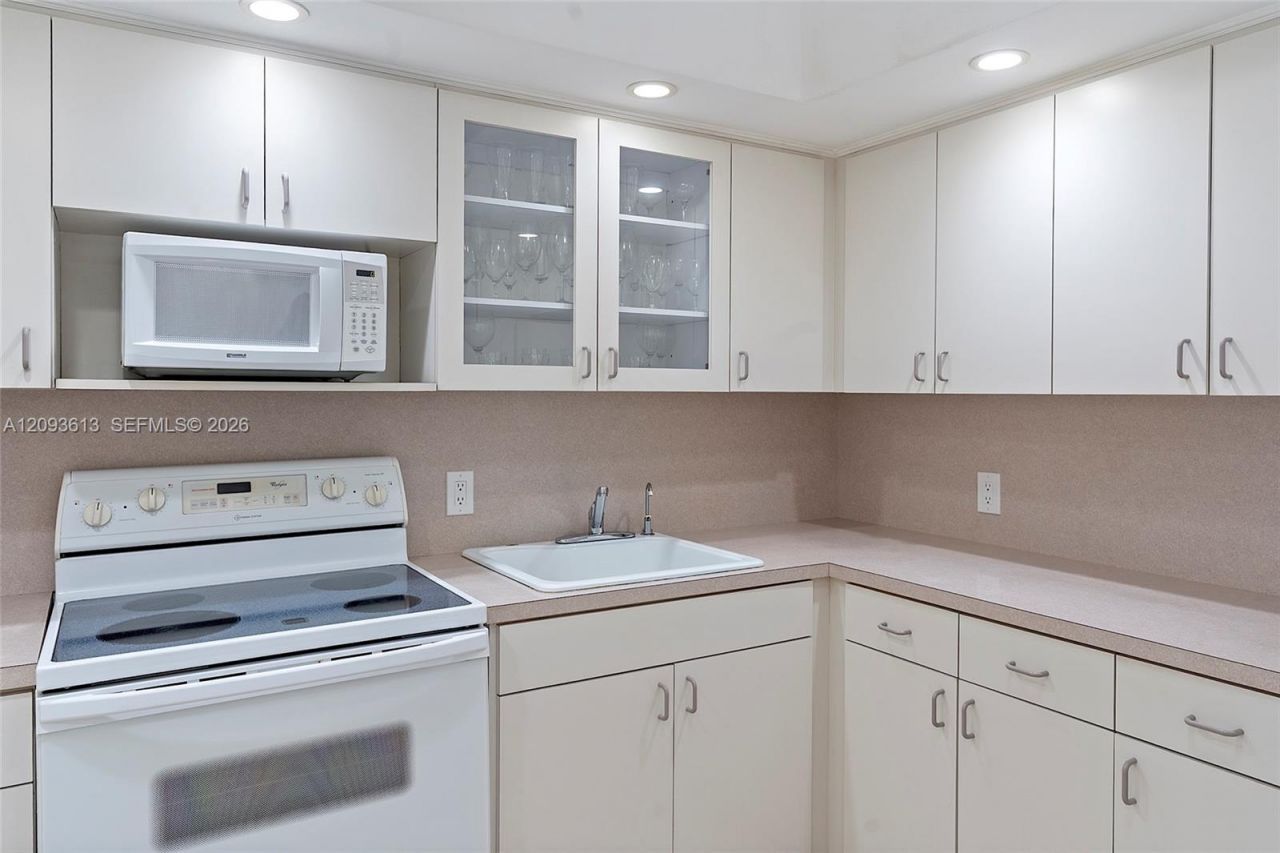 5701 Collins Ave , Unit 1007, Miami Beach, FL 33140 Photo