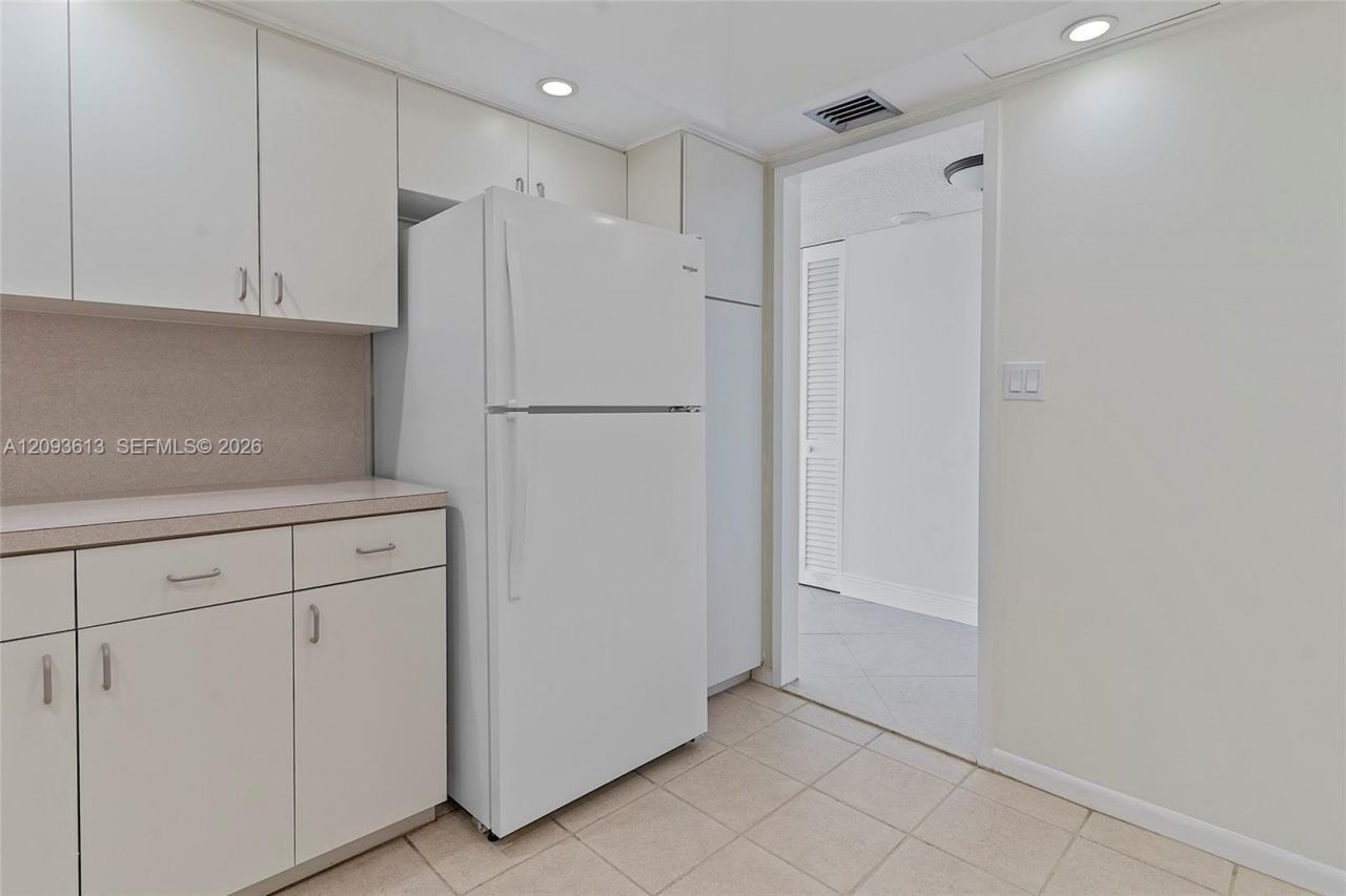 5701 Collins Ave , Unit 1007, Miami Beach, FL 33140 Photo