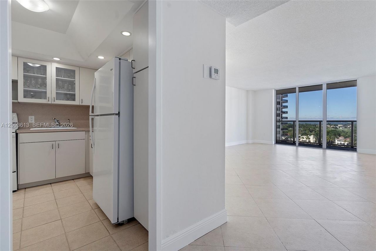 5701 Collins Ave , Unit 1007, Miami Beach, FL 33140 Photo