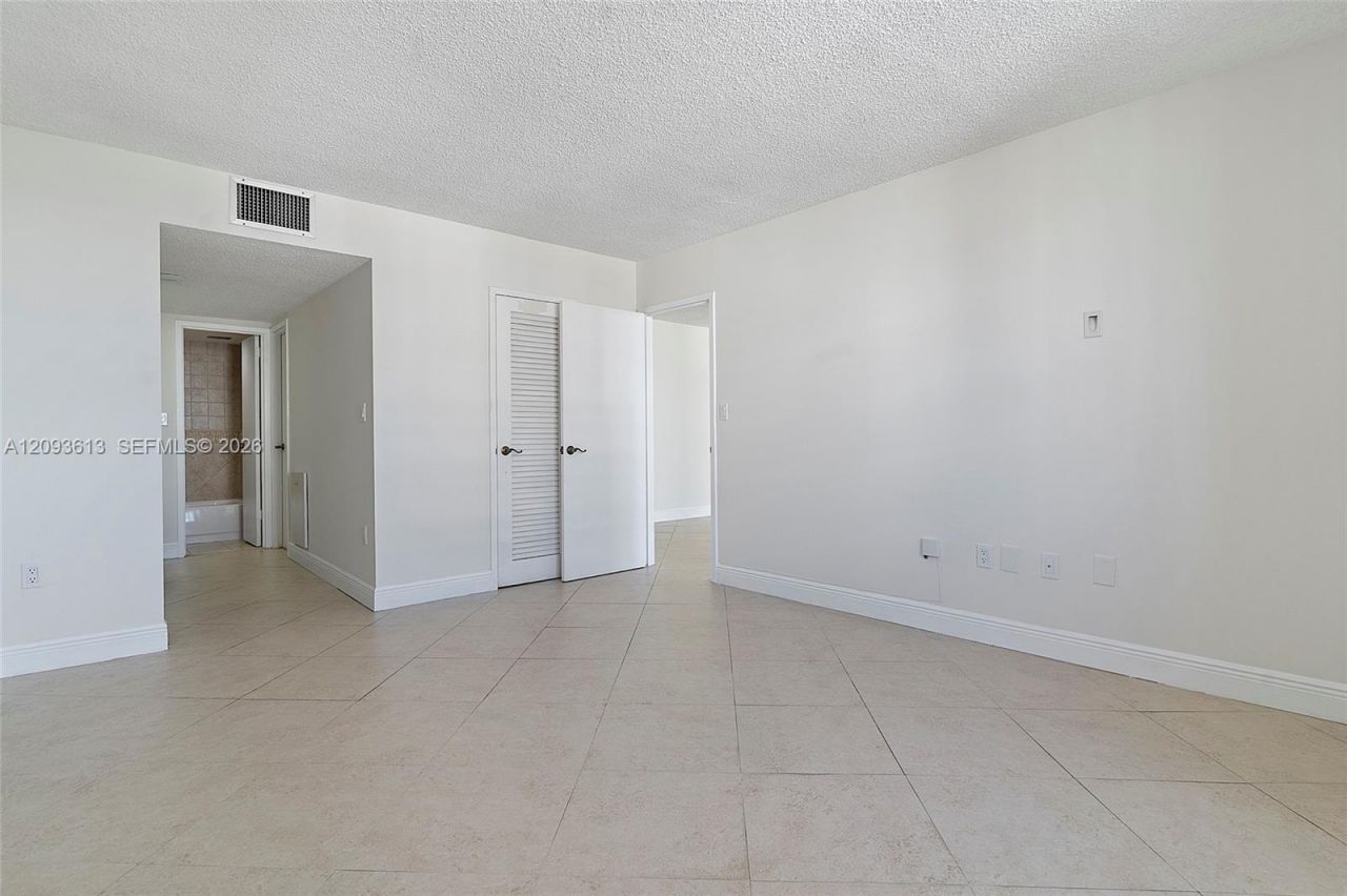 5701 Collins Ave , Unit 1007, Miami Beach, FL 33140 Photo