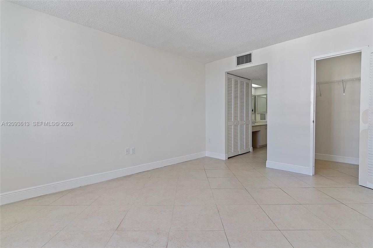 5701 Collins Ave , Unit 1007, Miami Beach, FL 33140 Photo