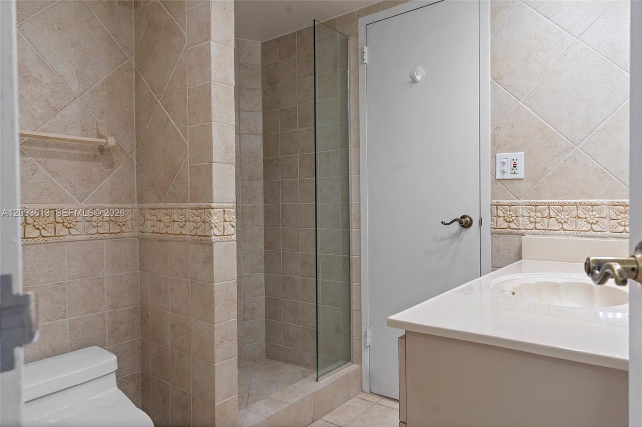 5701 Collins Ave , Unit 1007, Miami Beach, FL 33140 Photo