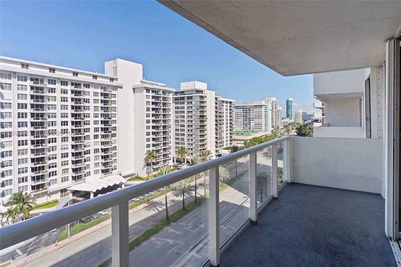 5701 Collins Ave , Unit 1007, Miami Beach, FL 33140 Photo