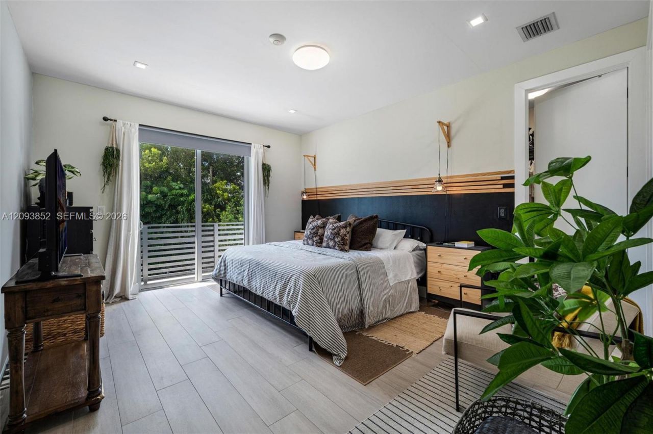 3448 SW 23rd St , Unit 3448, Miami, FL 33145 Photo