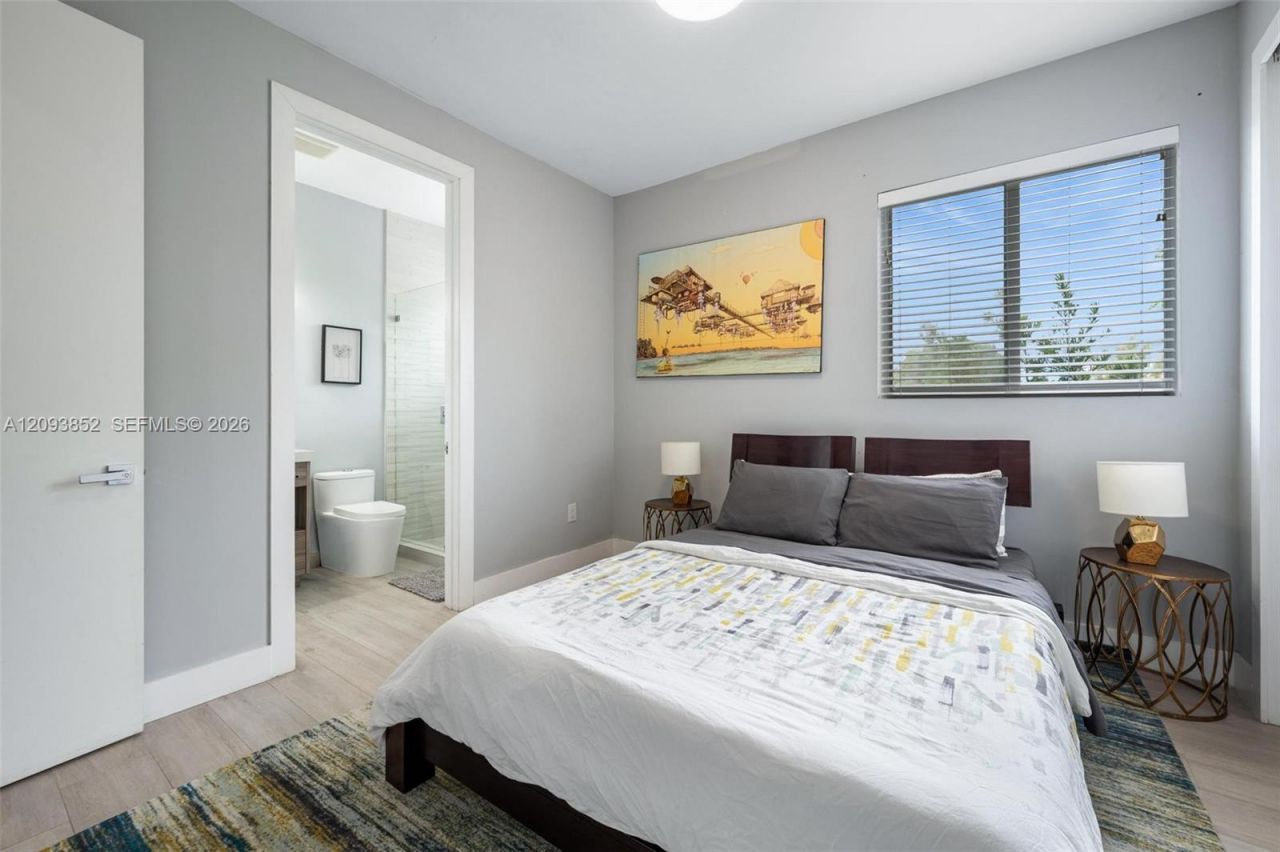 3448 SW 23rd St , Unit 3448, Miami, FL 33145 Photo