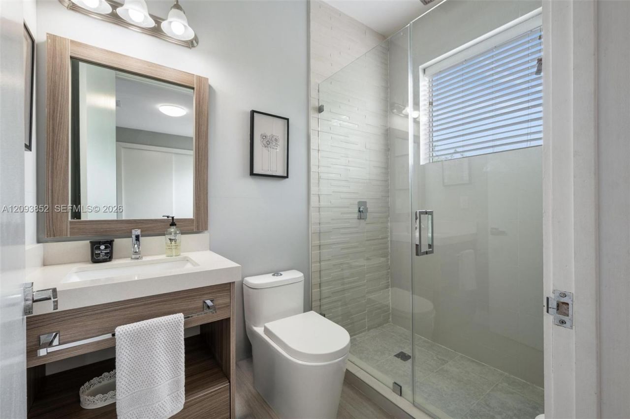 3448 SW 23rd St , Unit 3448, Miami, FL 33145 Photo