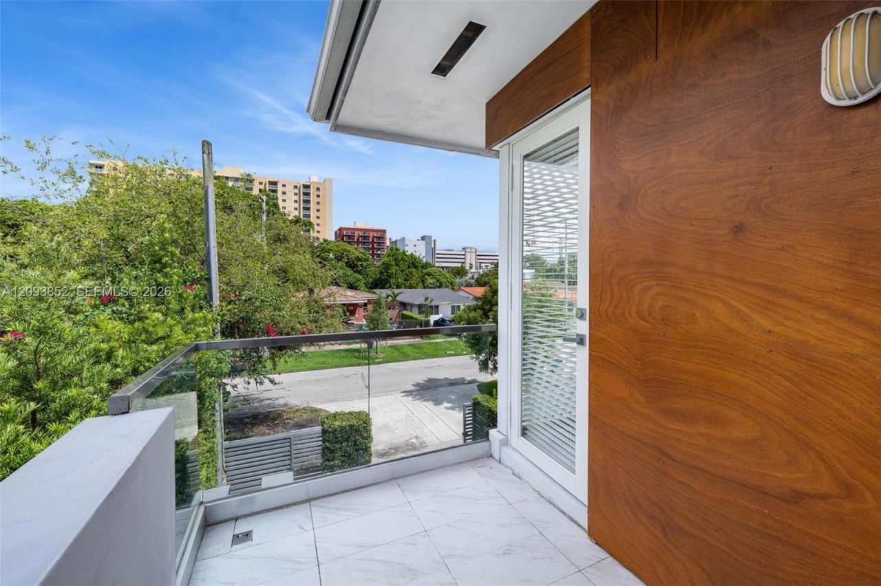 3448 SW 23rd St , Unit 3448, Miami, FL 33145 Photo