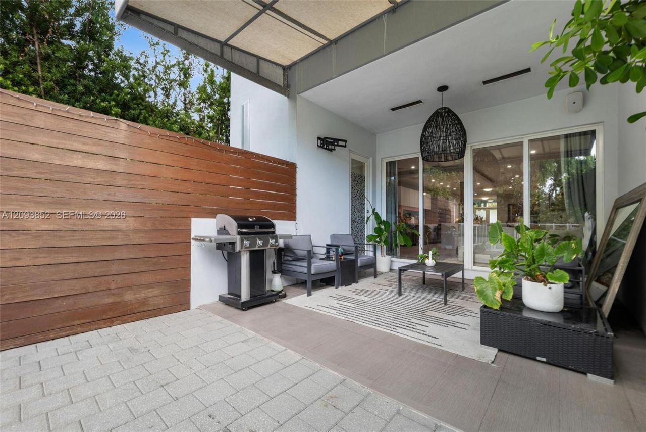 3448 SW 23rd St , Unit 3448, Miami, FL 33145 Photo