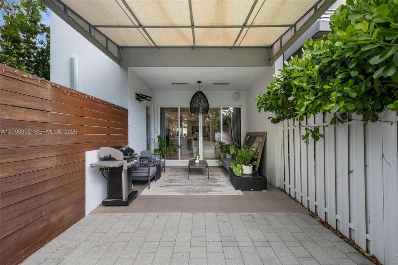 3448 SW 23rd St , Unit 3448, Miami, FL 33145 Photo