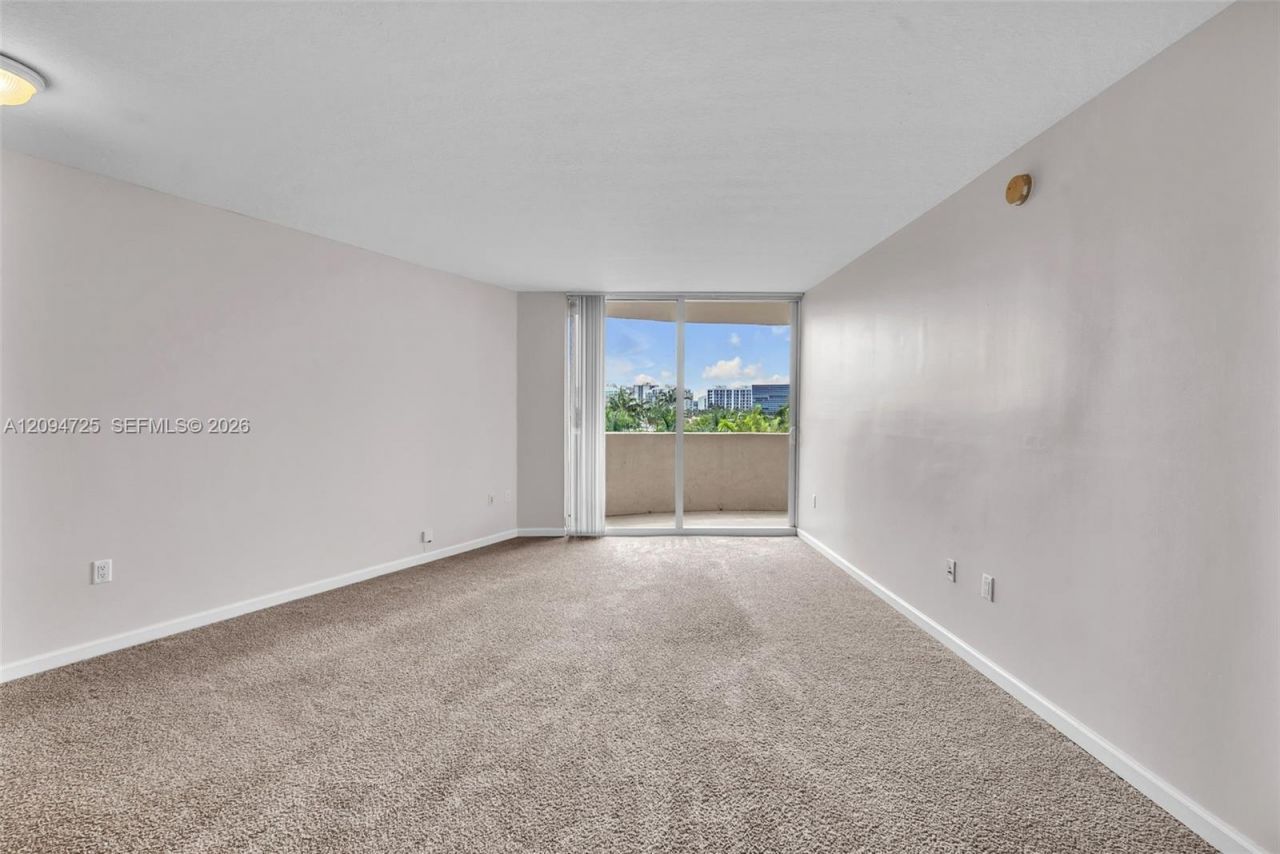 19501 W Country Club Dr , Unit 506, Aventura, FL 33180 Photo