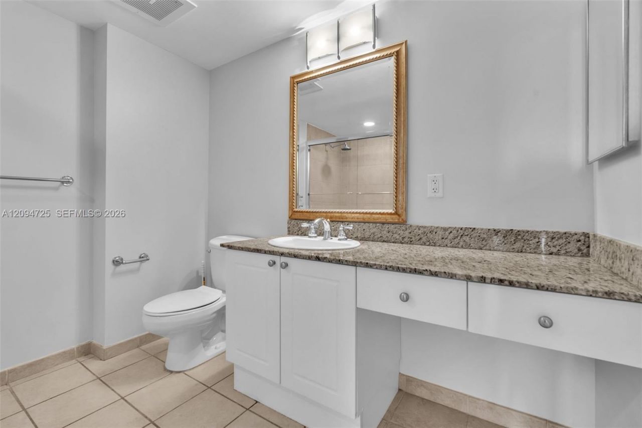 19501 W Country Club Dr , Unit 506, Aventura, FL 33180 Photo
