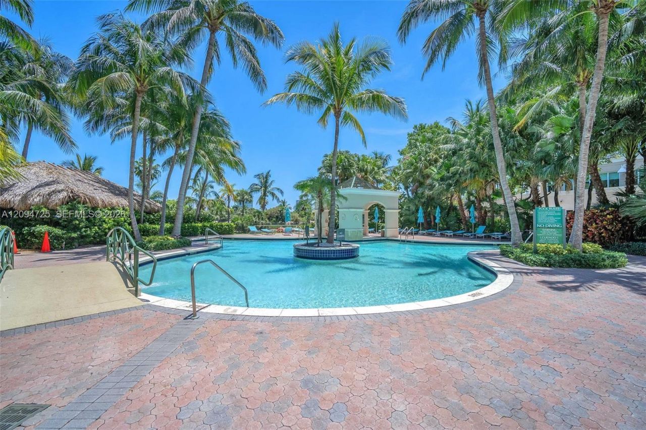 19501 W Country Club Dr , Unit 506, Aventura, FL 33180 Photo