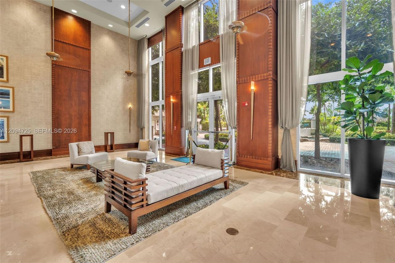 19501 W Country Club Dr , Unit 506, Aventura, FL 33180 Photo