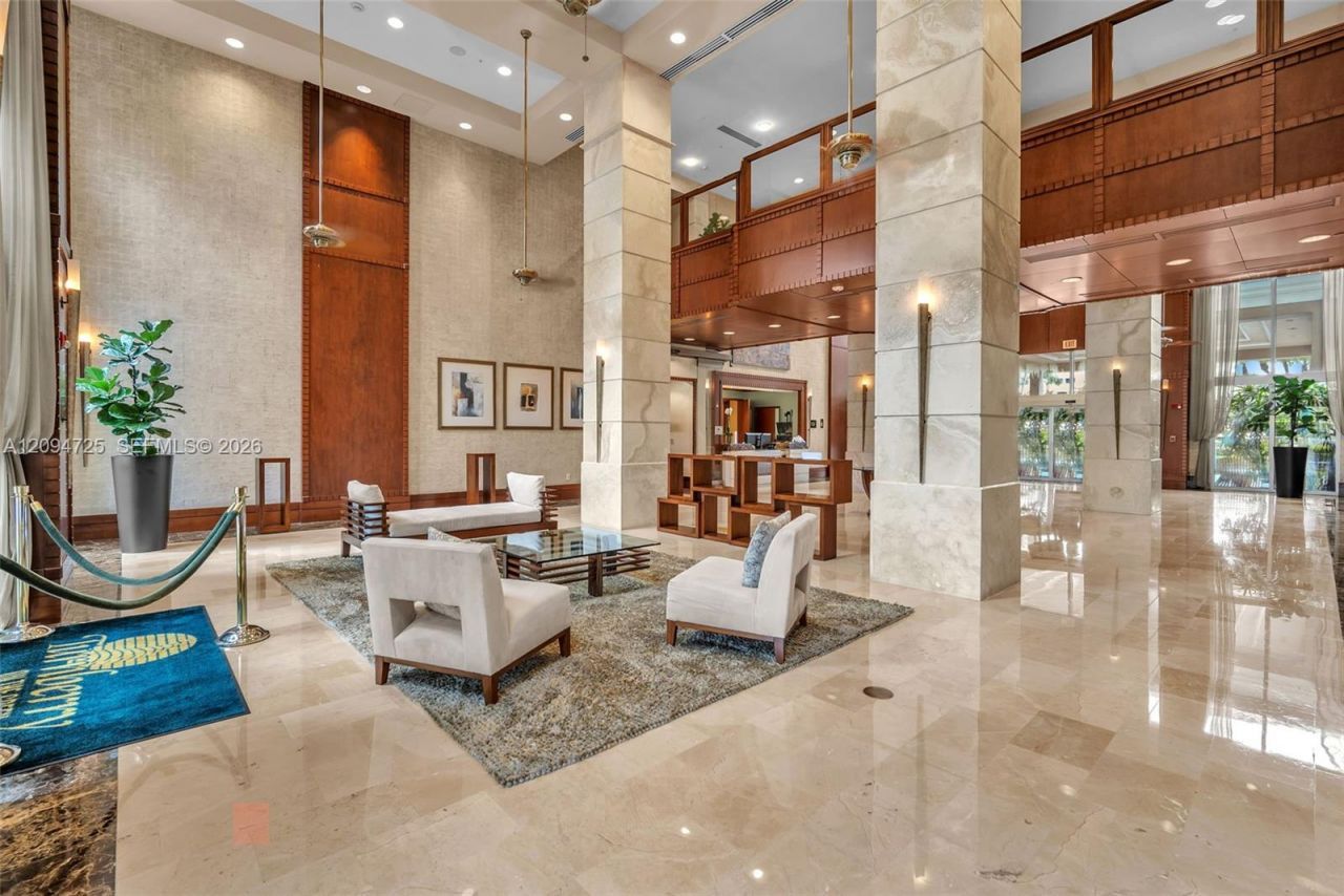 19501 W Country Club Dr , Unit 506, Aventura, FL 33180 Photo