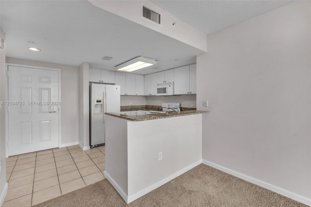 19501 W Country Club Dr , Unit 506, Aventura, FL 33180 Photo