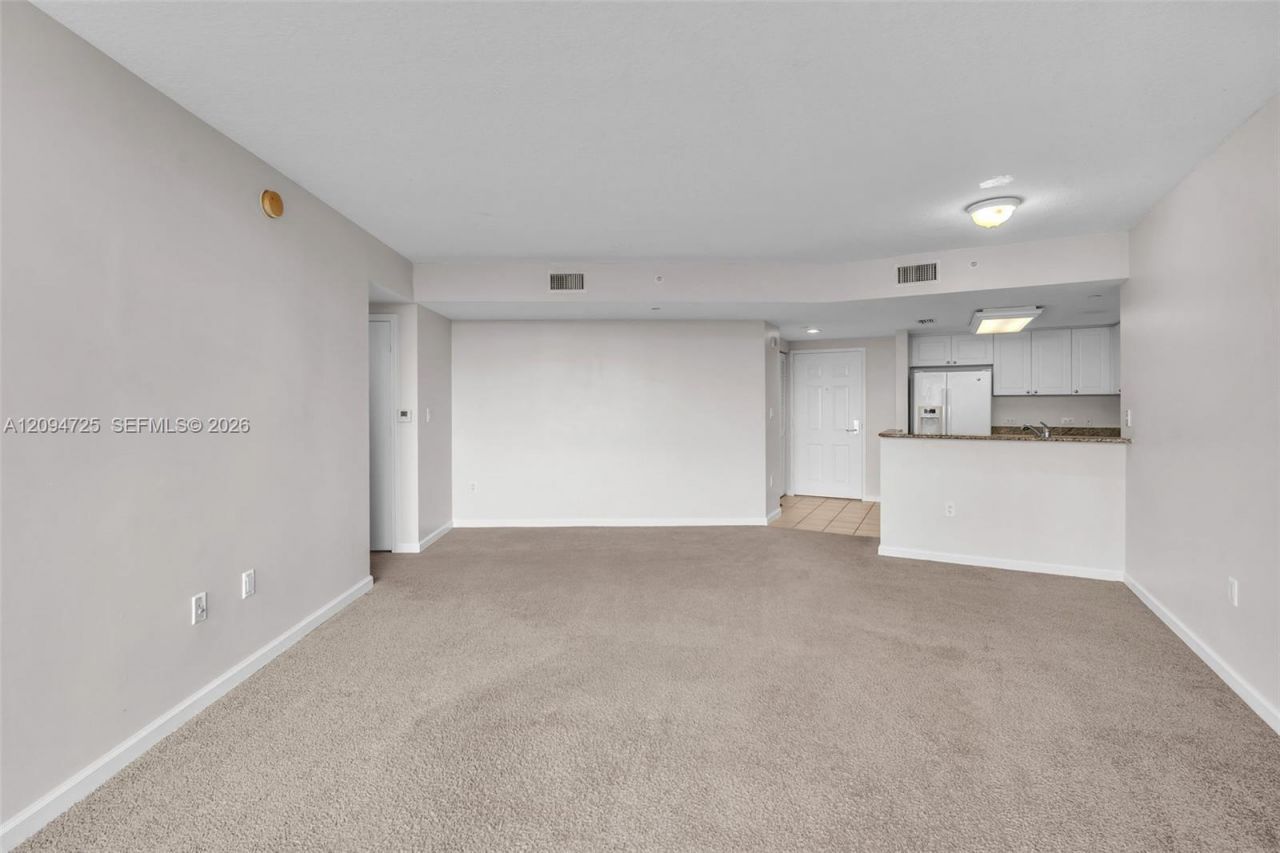 19501 W Country Club Dr , Unit 506, Aventura, FL 33180 Photo