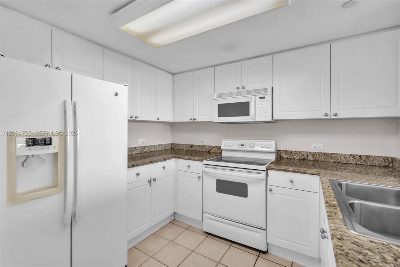 19501 W Country Club Dr , Unit 506, Aventura, FL 33180 Photo