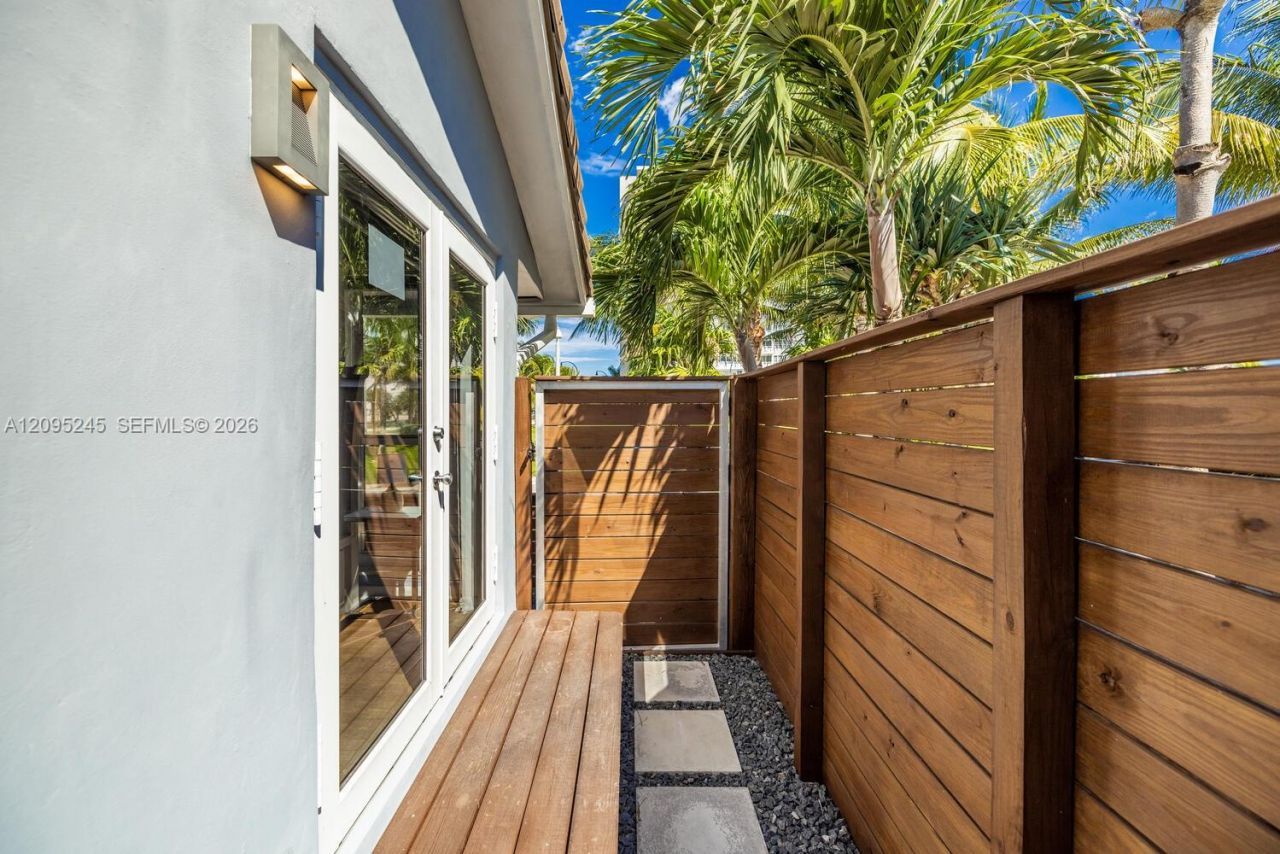 328 Missouri St , Hollywood, FL 33019 Photo