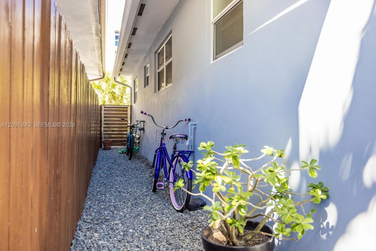 328 Missouri St , Hollywood, FL 33019 Photo