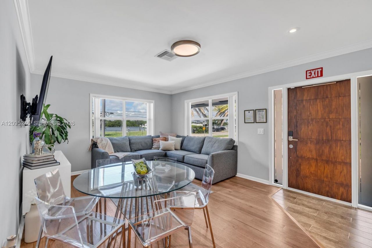 328 Missouri St , Hollywood, FL 33019 Photo