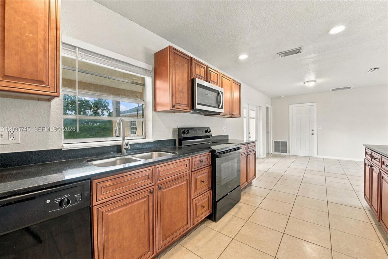 392 NW Ferris Dr, Port Saint Lucie, FL 34983 Photo