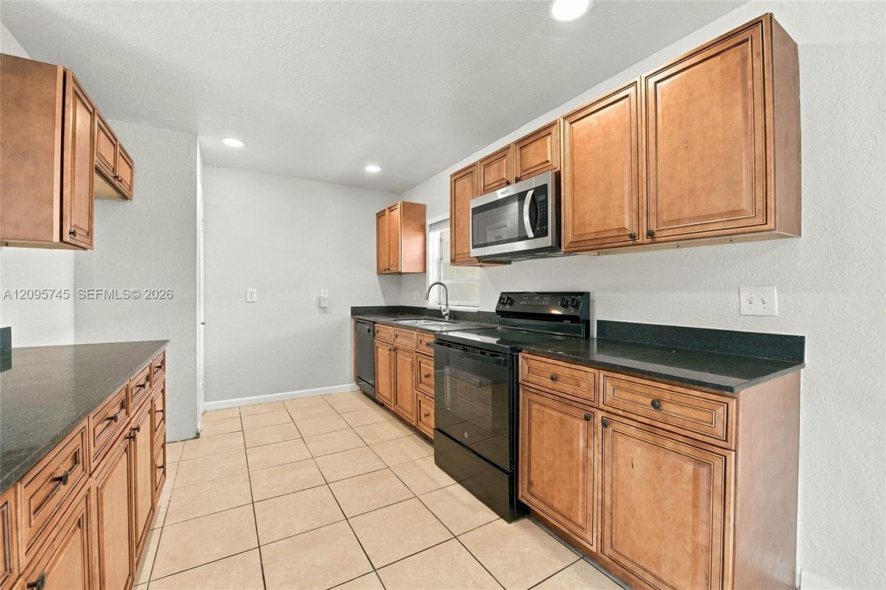 392 NW Ferris Dr, Port Saint Lucie, FL 34983 Photo
