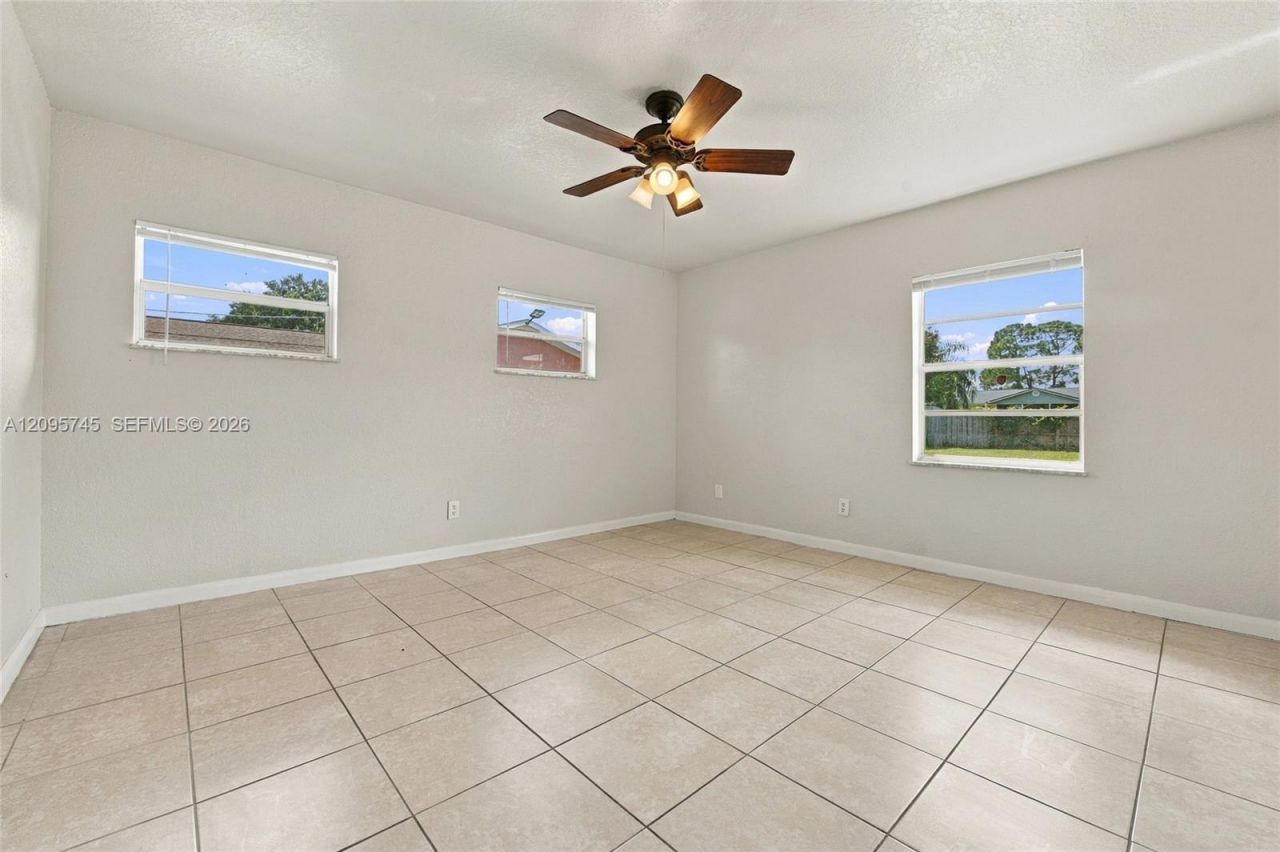 392 NW Ferris Dr, Port Saint Lucie, FL 34983 Photo
