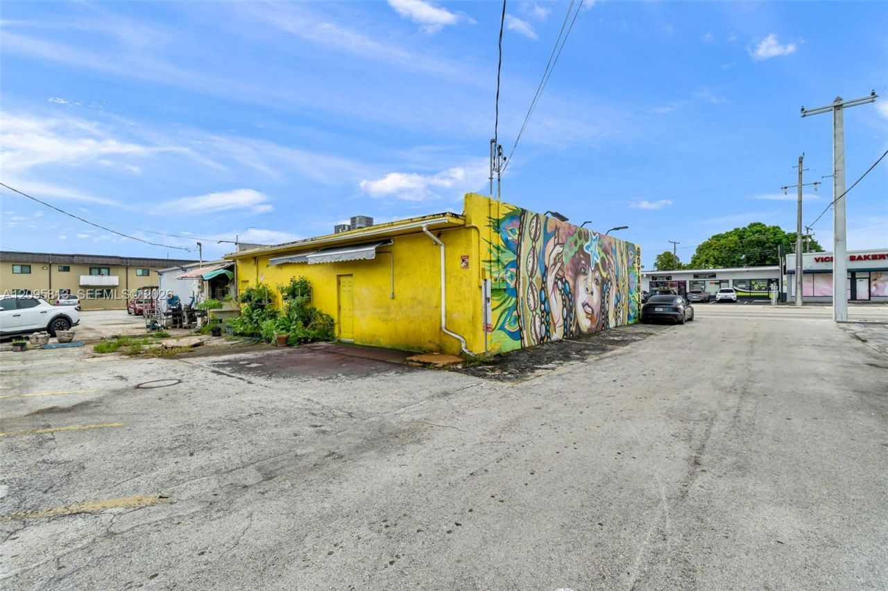 4960 E 4th Ave, Hialeah, FL 33013 Photo