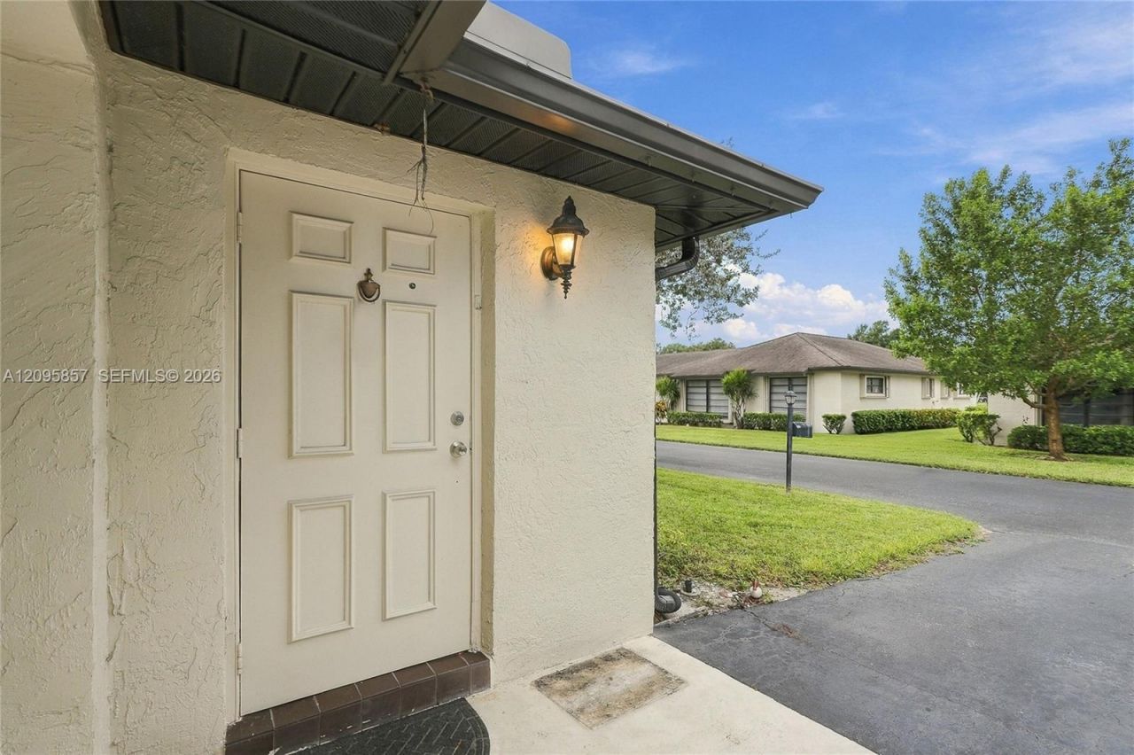 4865 Equestrian Rd , Unit B, Boynton Beach, FL 33436 Photo