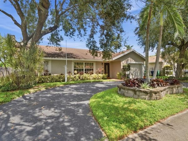 8421 NW 45th St , Lauderhill, FL 33351