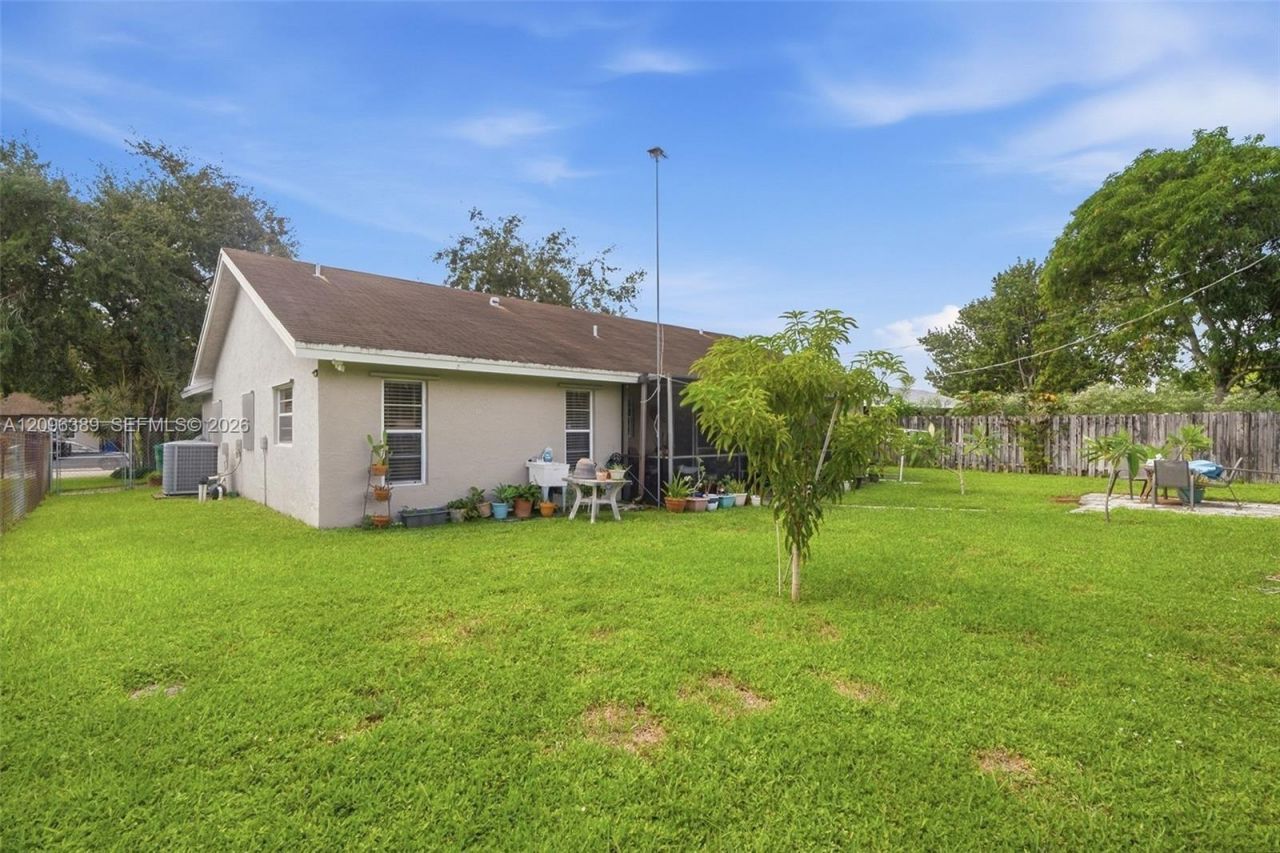 8421 NW 45th St, Lauderhill, FL 33351 Photo