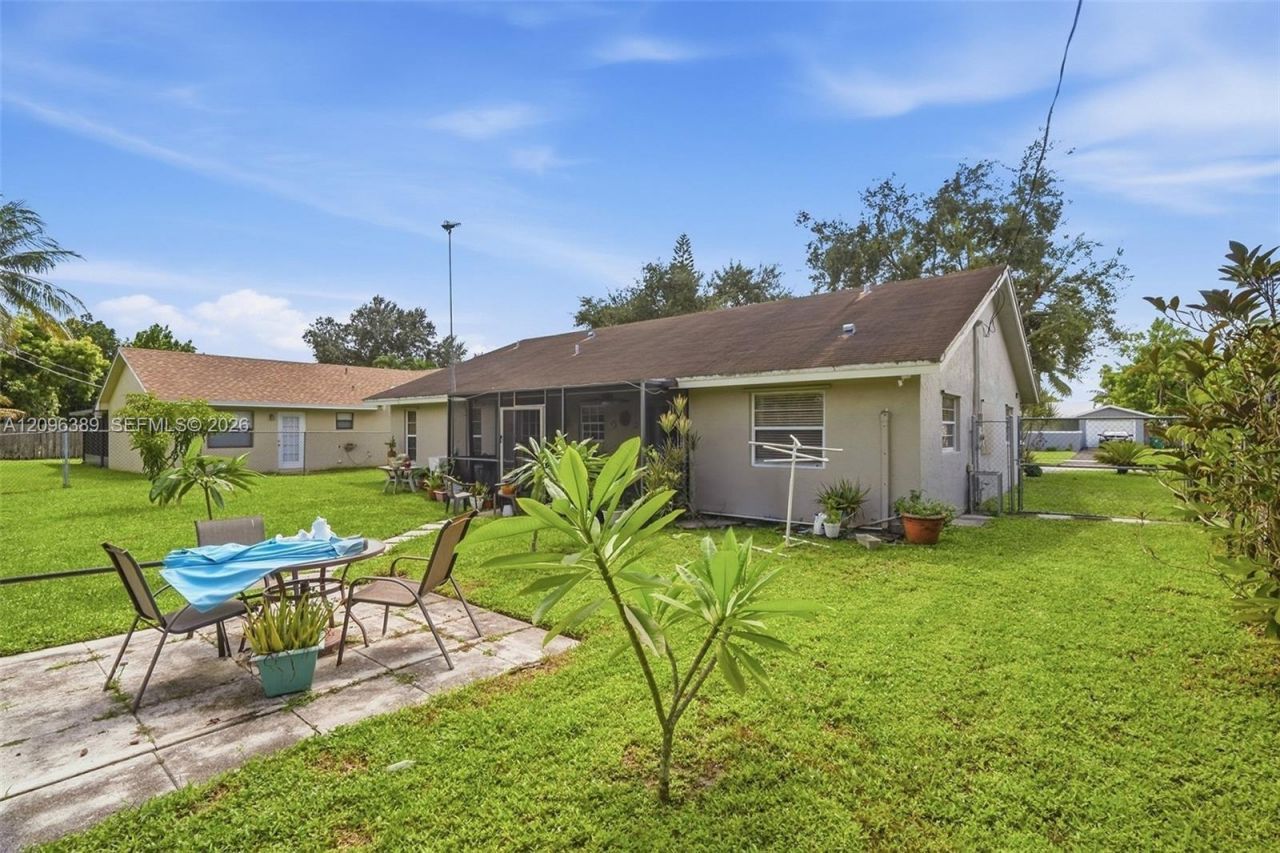 8421 NW 45th St, Lauderhill, FL 33351 Photo