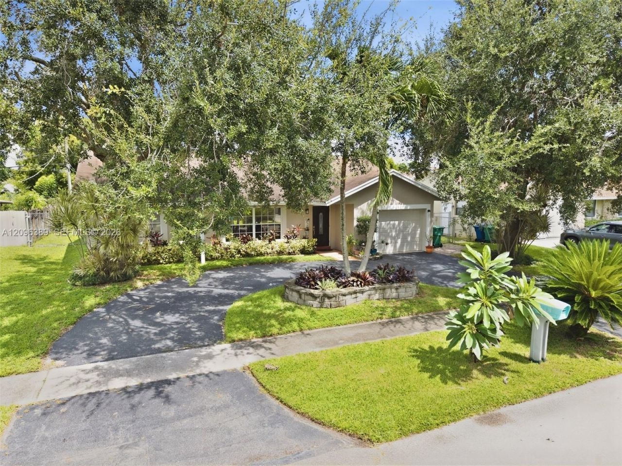 8421 NW 45th St, Lauderhill, FL 33351 Photo