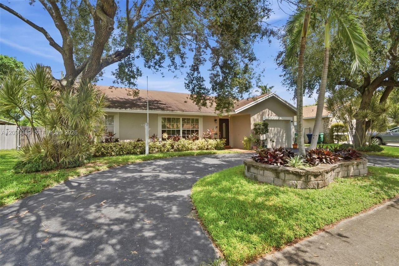 8421 NW 45th St, Lauderhill, FL 33351 Photo