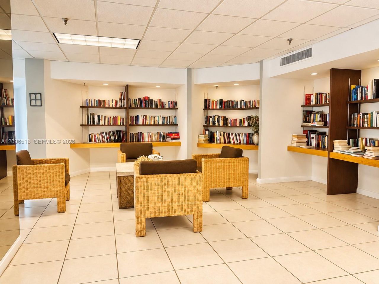 2401 Collins Ave , Unit 1807, Miami Beach, FL 33140 Photo